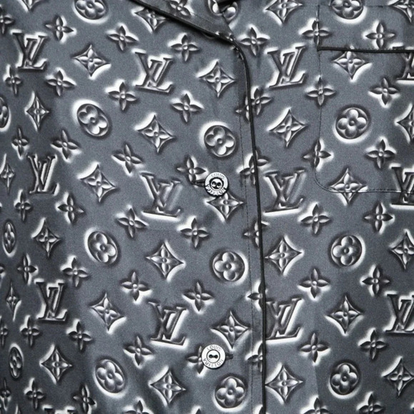 Louis Vuitton Women’s 100% Silk Pajamas SET LV Logo Grey Silver Pants Shirt Rare - Picture 7 of 7